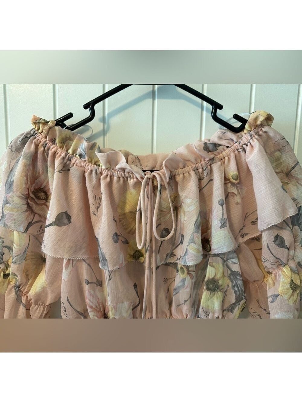 H&M Off the shoulder Crop Top Peach & yellow floral design. Elastic waist Size 2